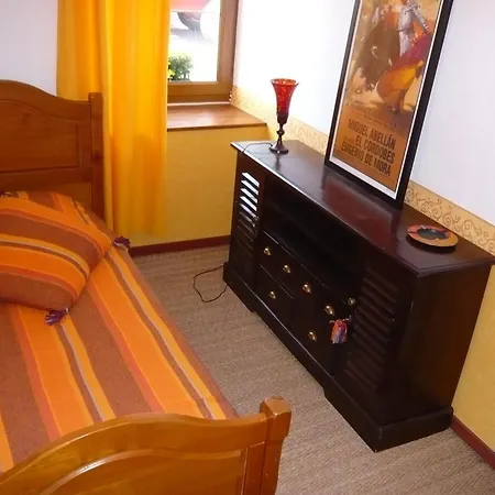 Maison De Dans Grand Jardin Arbore A La Chapelle-saint-fray Proche Le Mans Sarthe, Pays-de-la-loire * Domfront-en-Champagne