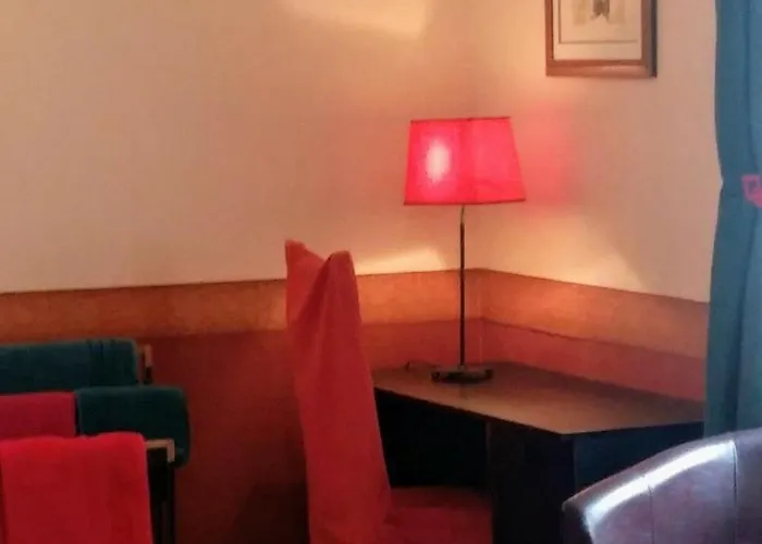 Maison De Dans Grand Jardin Arbore A Proche Le Mans Sarthe, Pays-de-la-loire *