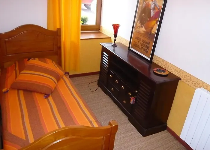 Maison De Dans Grand Jardin Arbore A Proche Le Mans Sarthe, Pays-de-la-loire * La Chapelle-Saint-Fray